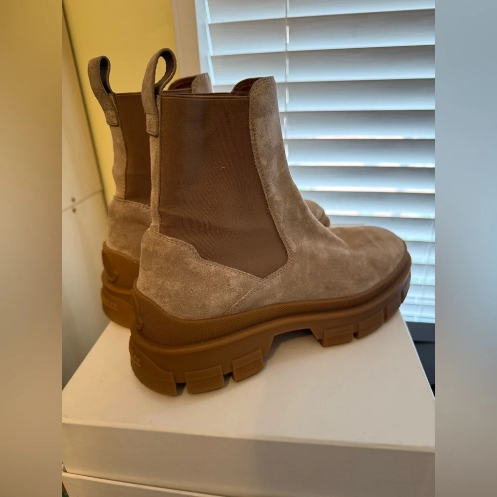 MONCLER Hevea Chelsea Light Beige Leather Boots, EU 39 - Picture 4 of 11